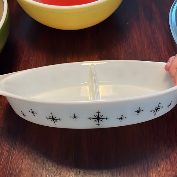Vintage Pyrex Atomic Starburst Compass Divided Baking Dish with Lid - Picture 4 of 6